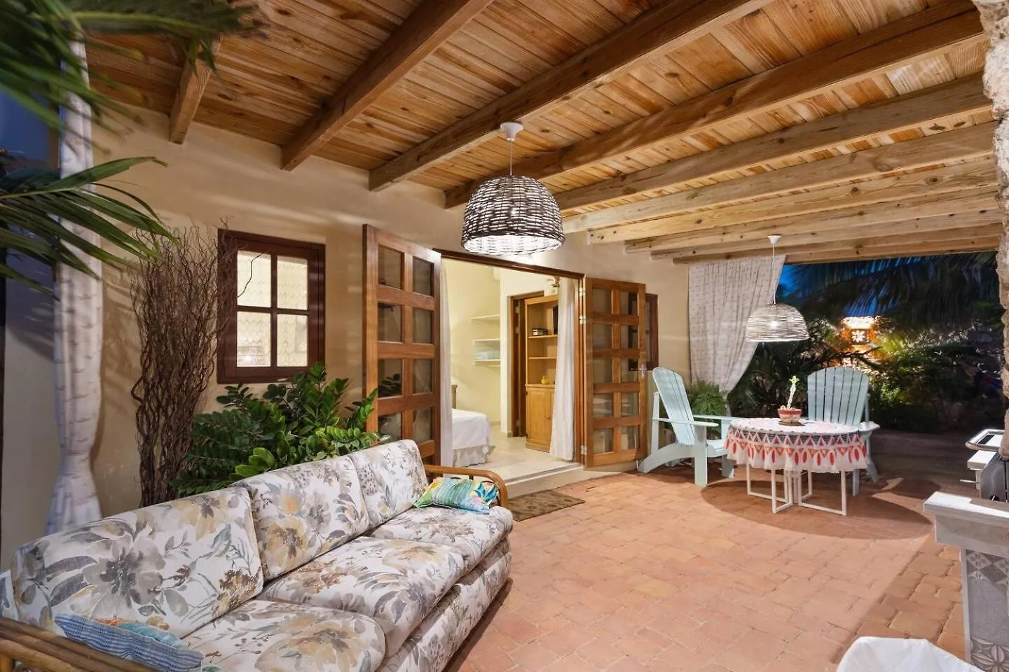 Villa Laurence - Steps To Ocean Bliss By Lucha Savaneta Holiday home