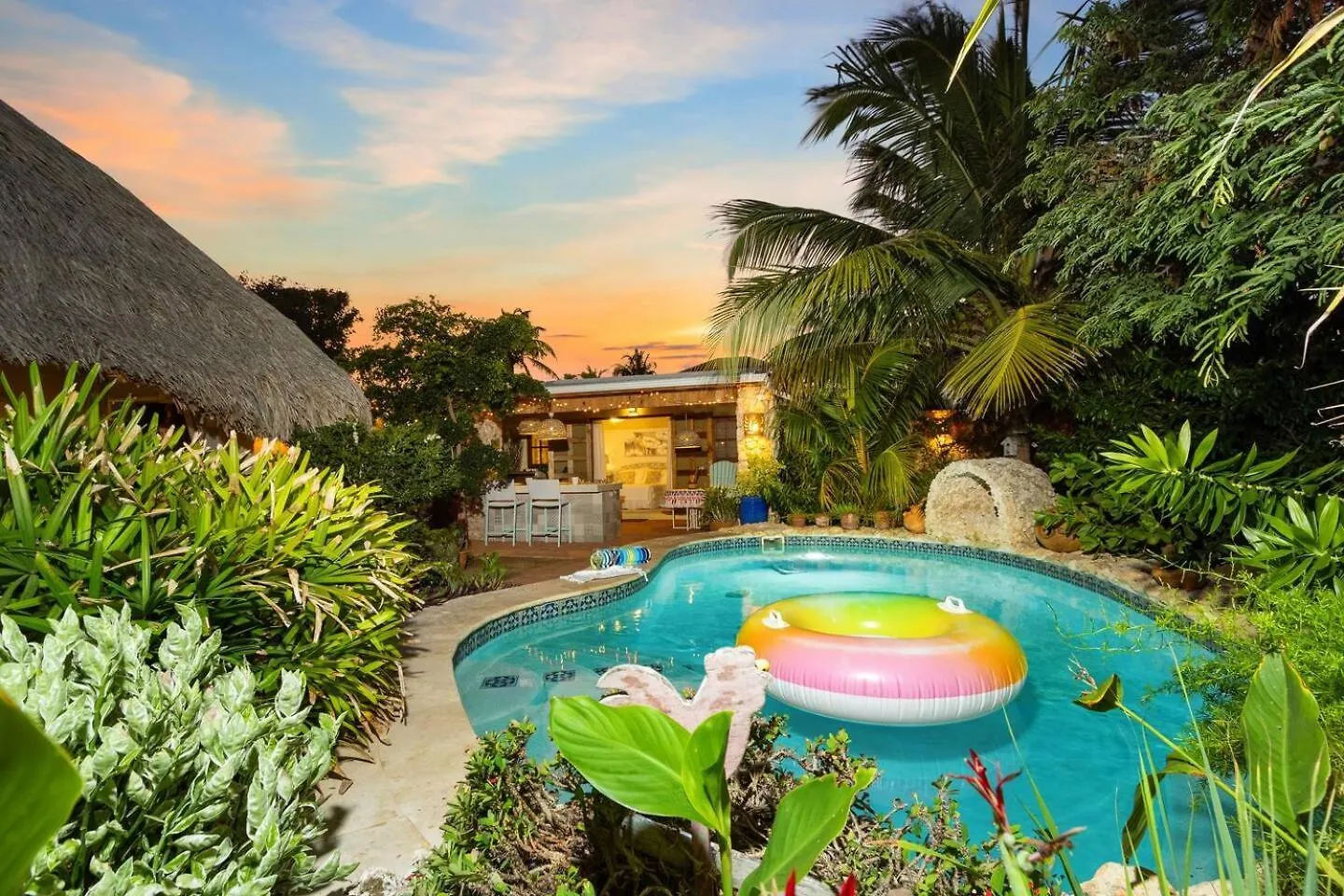 Villa Laurence - Steps To Ocean Bliss By Lucha Savaneta Holiday home