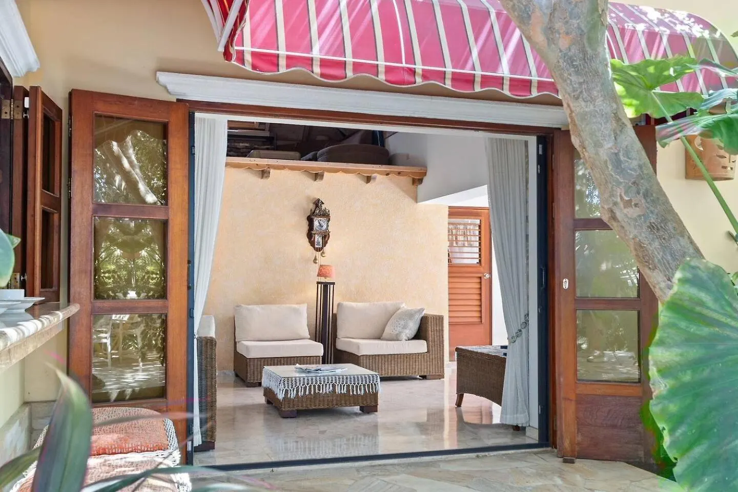 Villa Laurence - Steps To Ocean Bliss By Lucha Savaneta Holiday home