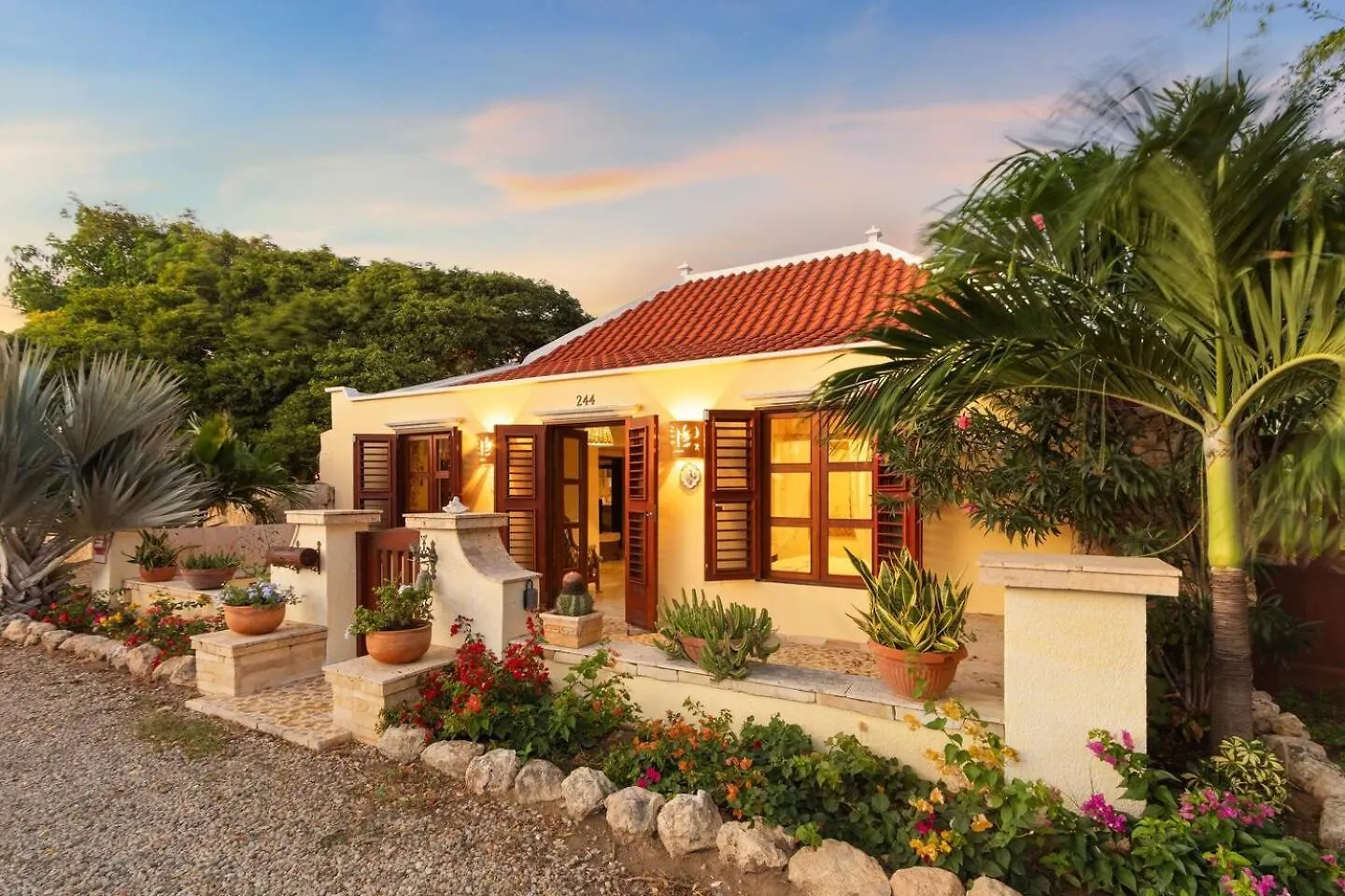 Villa Laurence - Steps To Ocean Bliss By Lucha Savaneta 0*,  Aruba