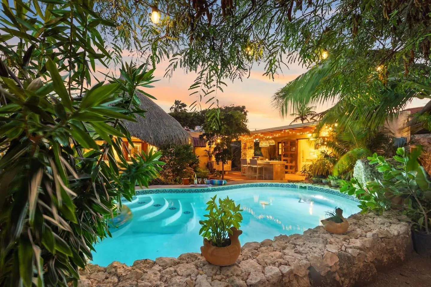 Villa Laurence - Steps To Ocean Bliss By Lucha contacts